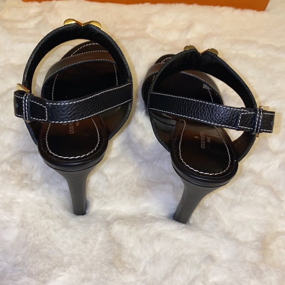 Authentic LOUIS VUITTON Sandals - Picture 15 of 17